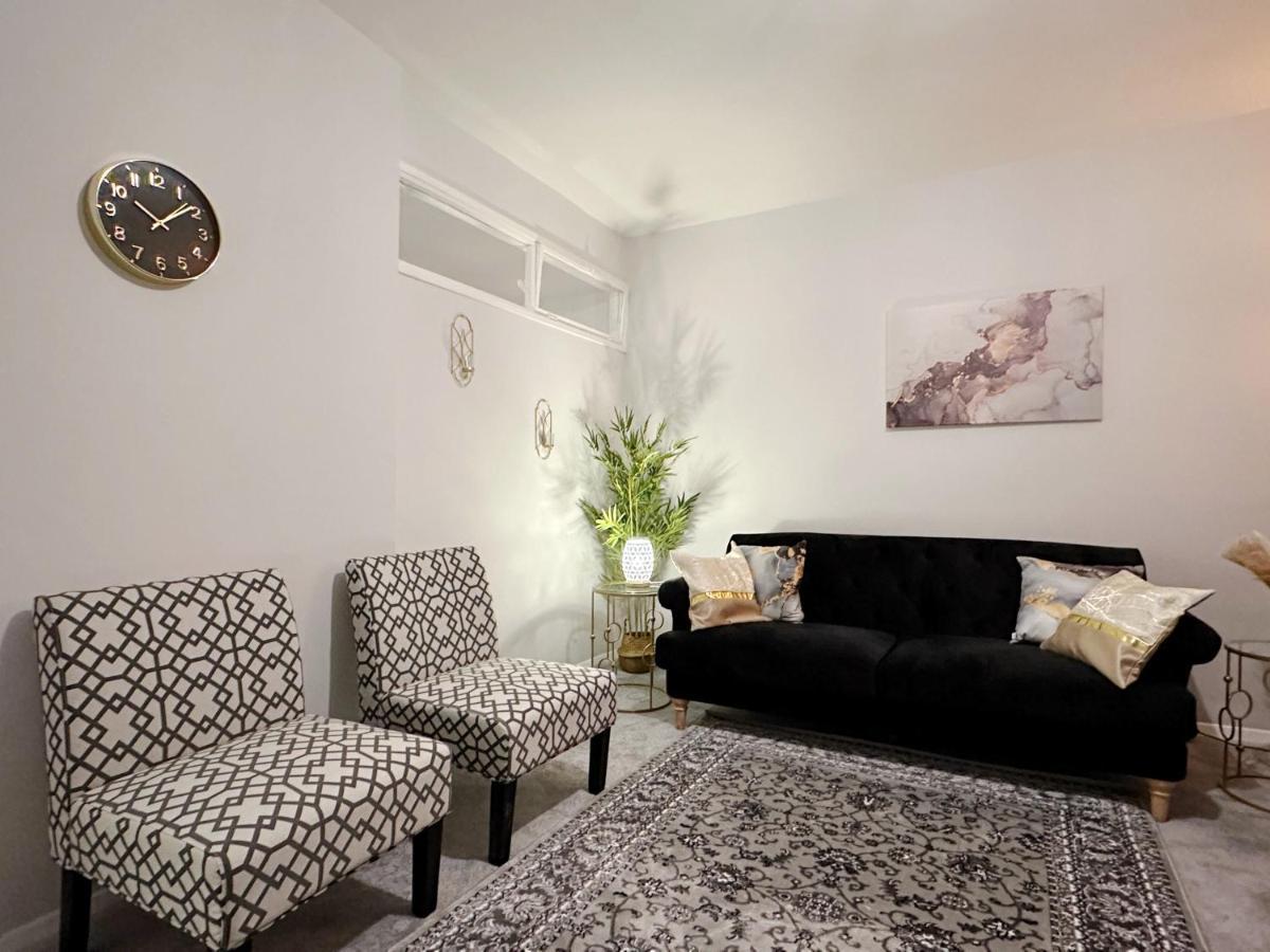 لندن Zoey Place Near Thames River - 2 Double Beds, 1 Single Bed, Spacious, Ideal For Families المظهر الخارجي الصورة